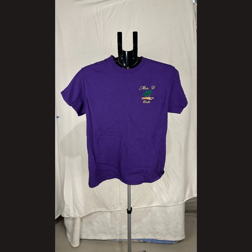 gildan women's purple Tshirt size M